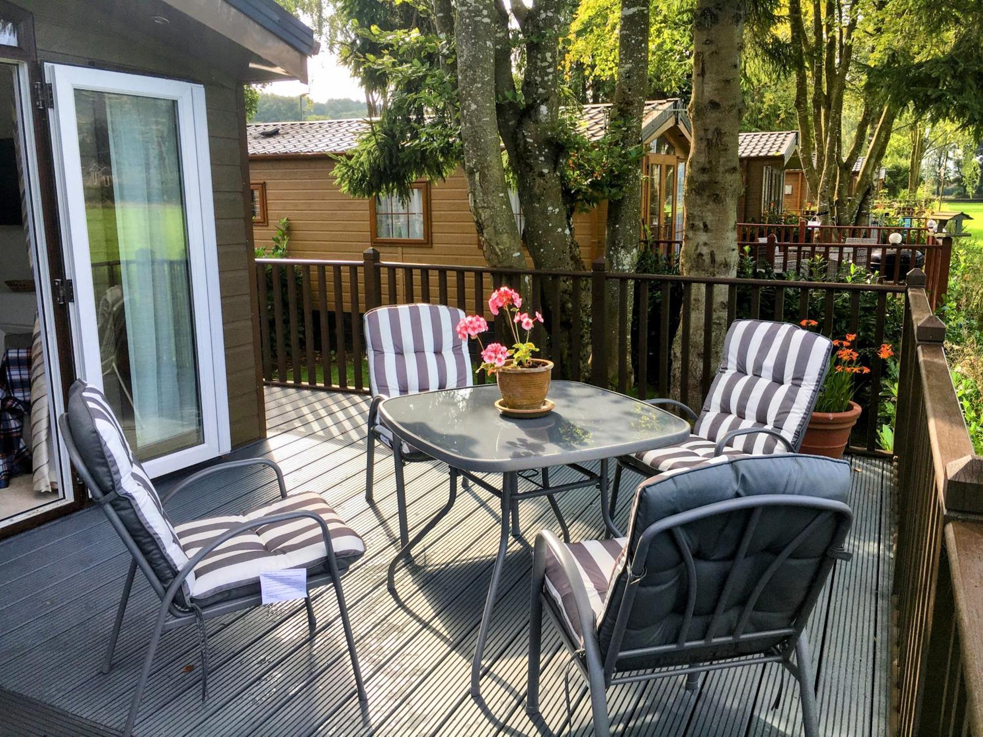 Thistle Lodge Dollar Екстериор снимка