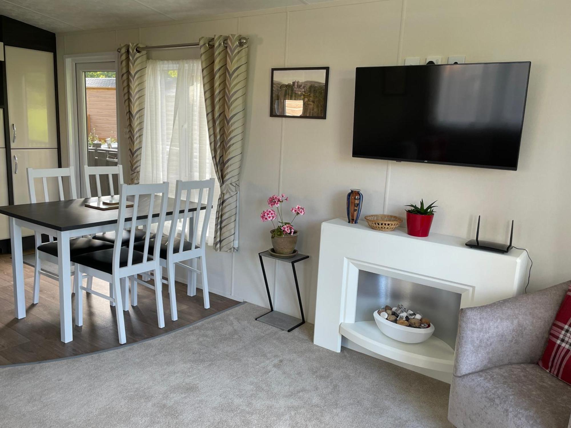 Thistle Lodge Dollar Екстериор снимка