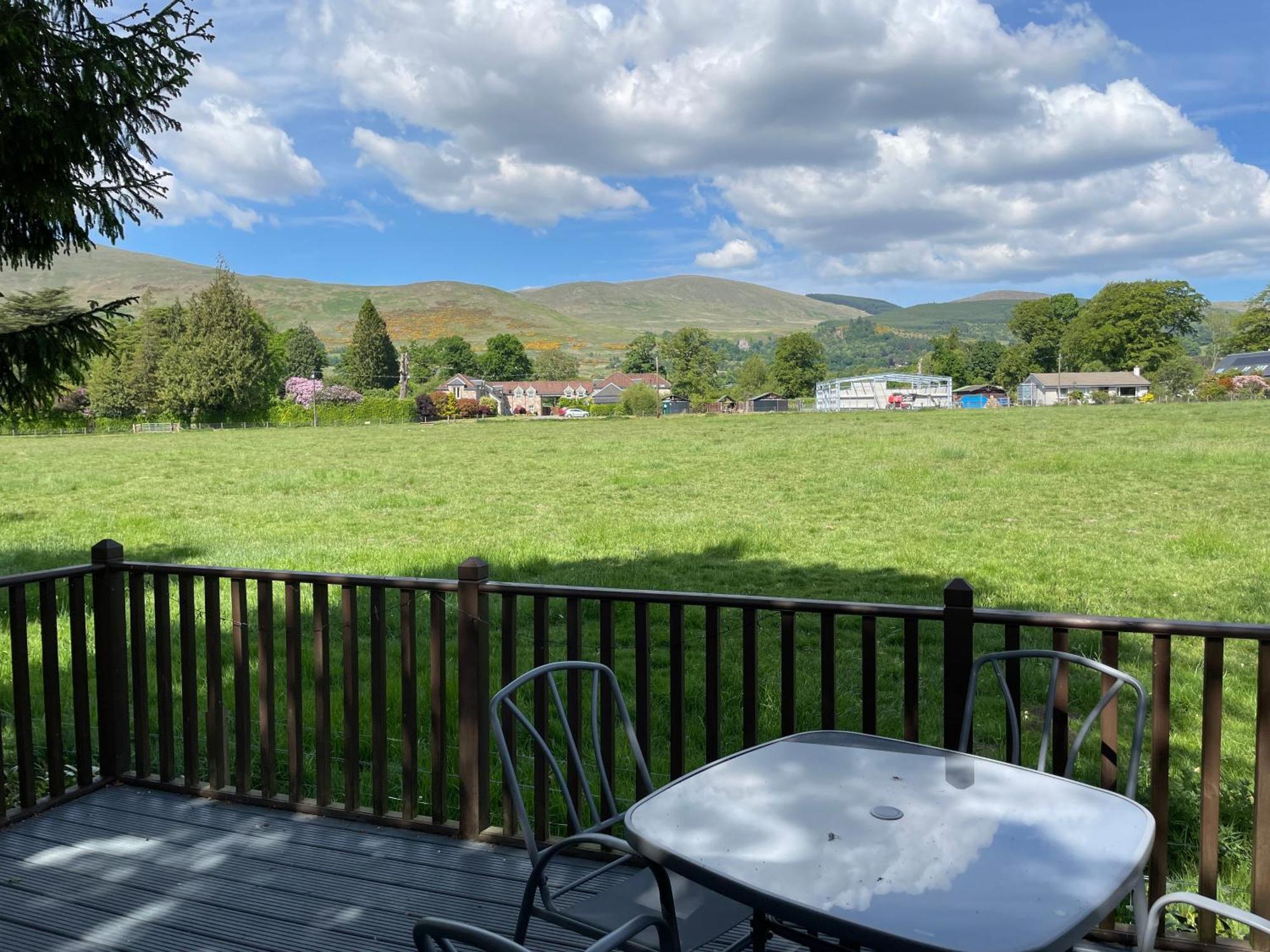 Thistle Lodge Dollar Екстериор снимка